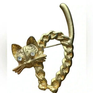Cat Brooch Gold Tone with Rhinestone Eyes 2 1/2” tall
